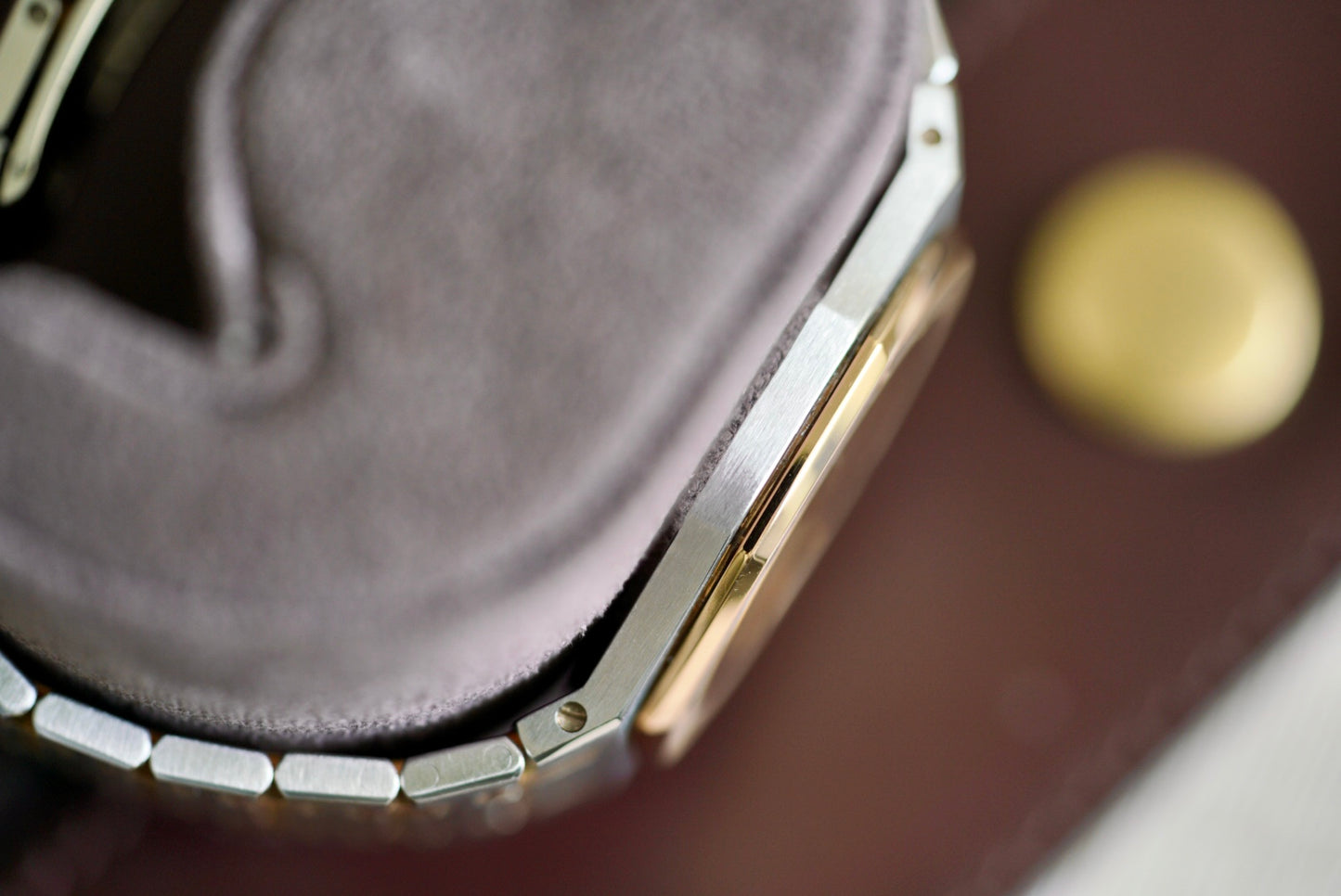 (56303SA) Audemars Piguet Royal Oak 33mm Diamond Champagne Dial Quartz