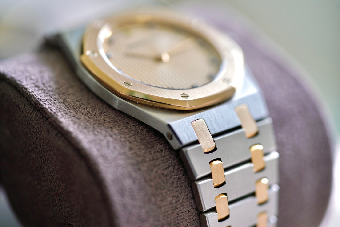 (56303SA) Audemars Piguet Royal Oak 33mm Diamond Champagne Dial Quartz