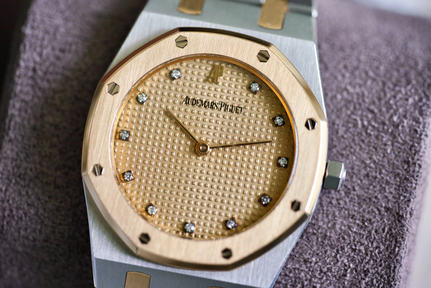 (56303SA) Audemars Piguet Royal Oak 33mm Diamond Champagne Dial Quartz