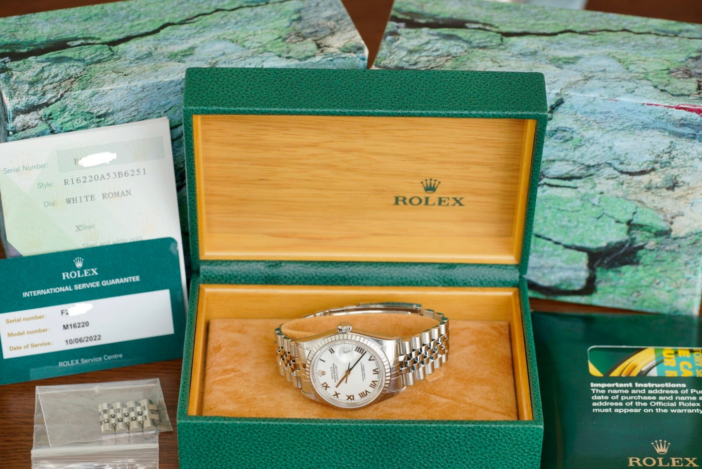 (16220) 2004 Rolex Datejust ‘White Roman’ Engine-Turned Bezel 36mm