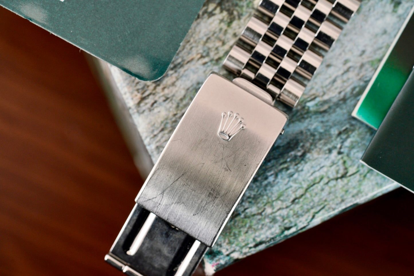 (16220) 2004 Rolex Datejust ‘White Roman’ Engine-Turned Bezel 36mm