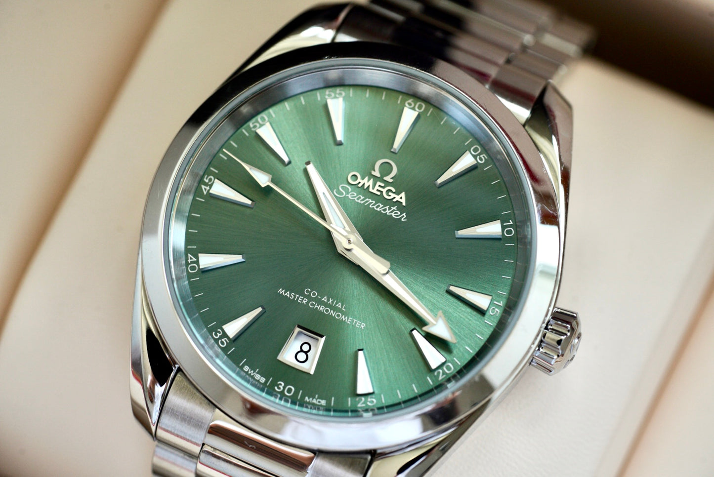 (220.10.38.20.10.002) 2023 Omega Seamaster Aqua Terra Green Shades 38mm