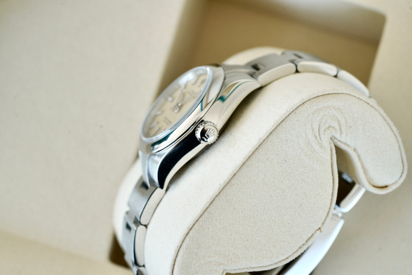 (276200) 2026 Rolex Oyster Perpetual 28mm ‘Beige’ Dial