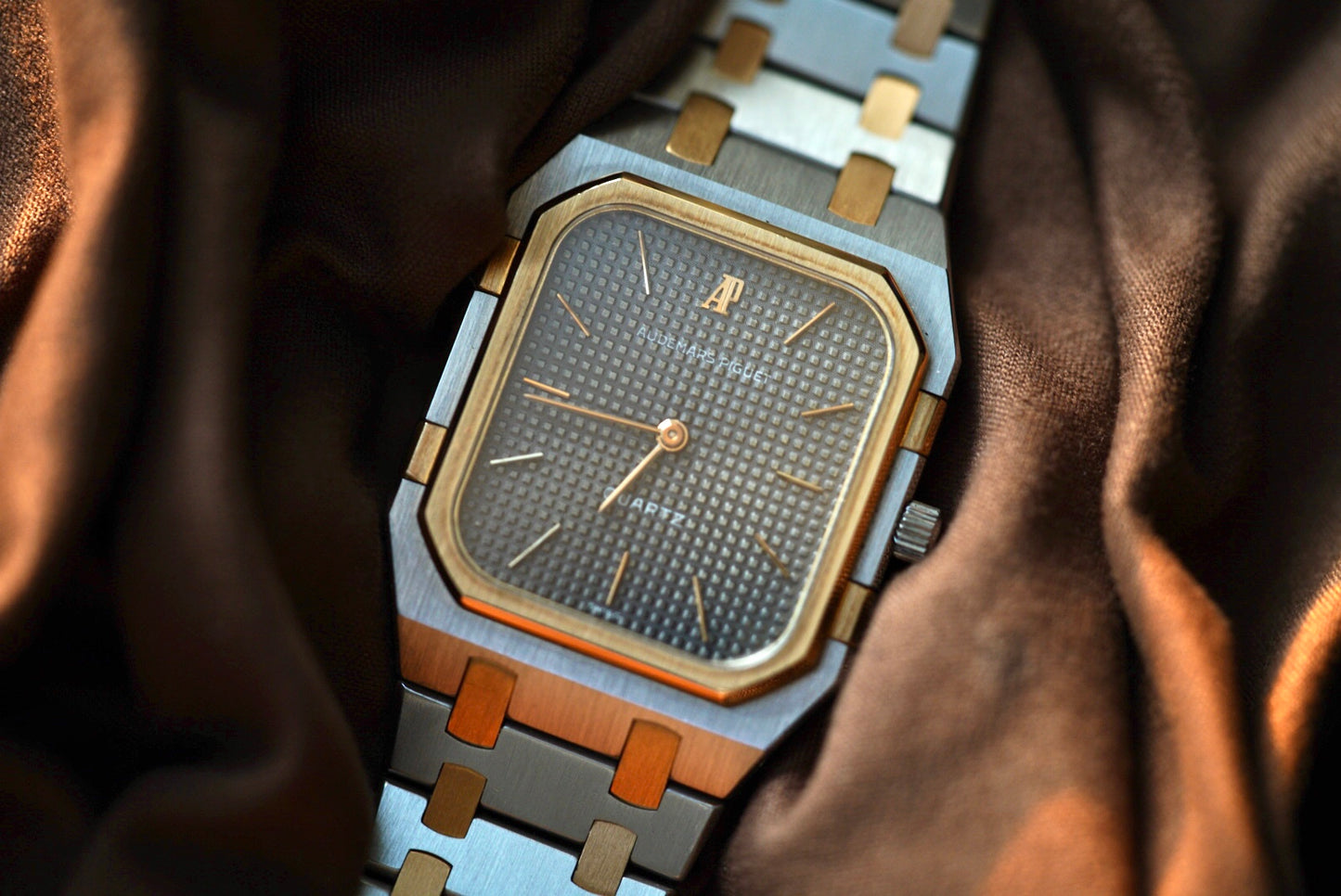 (6005SA) Audemars Piguet Royal Oak Square Quartz Jumbo