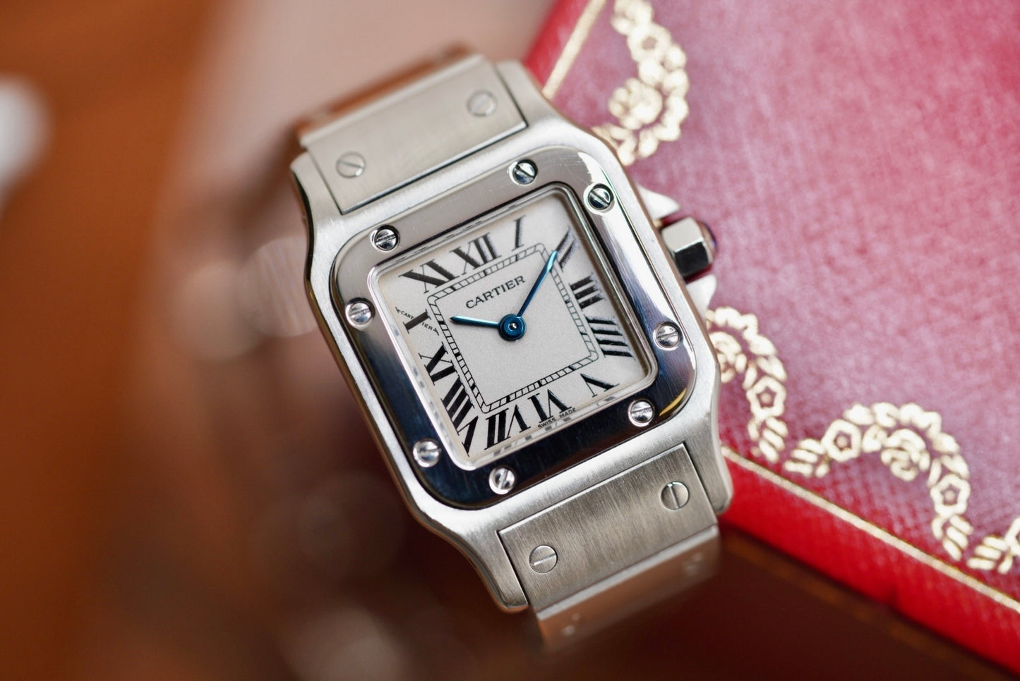 (1565) Cartier Santos Galbée Quartz 24mm