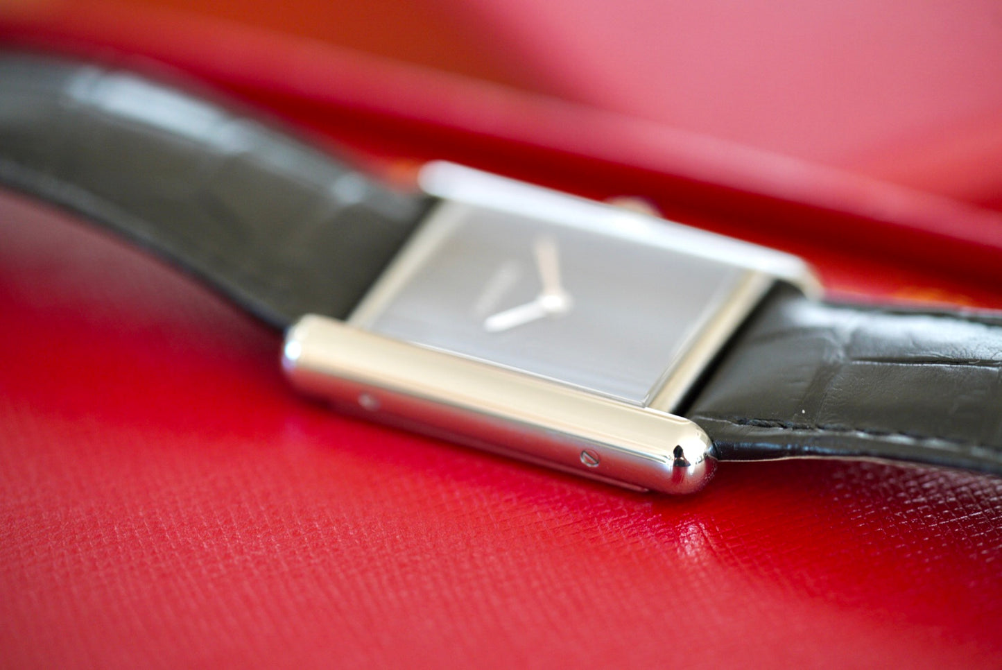 (WSTA0072) 2023 Cartier Tank Must Black Dial