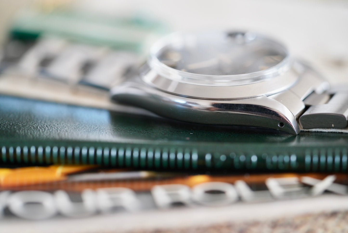 (6694) 1985 Rolex Oysterdate 34mm Black Dial Gold Markers