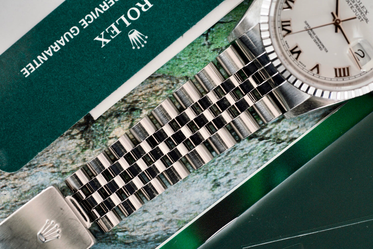 (16220) 2004 Rolex Datejust ‘White Roman’ Engine-Turned Bezel 36mm