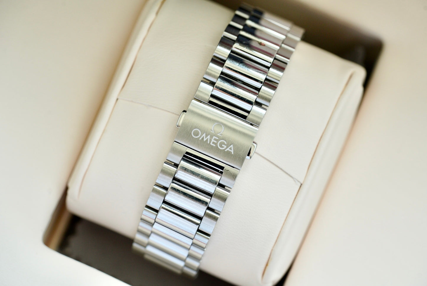 (220.10.38.20.10.002) 2023 Omega Seamaster Aqua Terra Green Shades 38mm