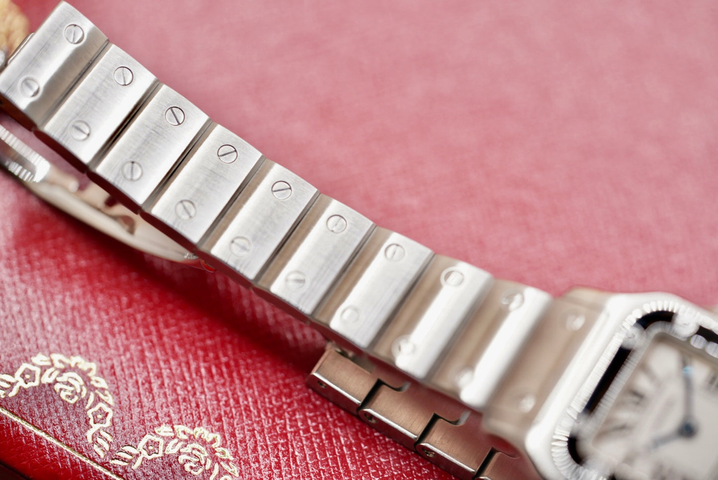 (1565) Cartier Santos Galbée Quartz 24mm