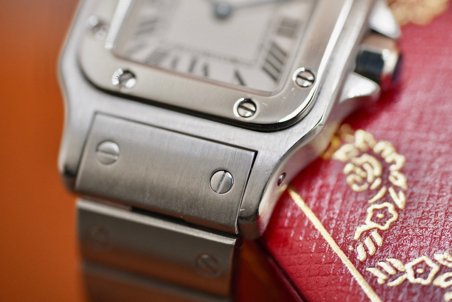 (1565) Cartier Santos Galbée Quartz 24mm