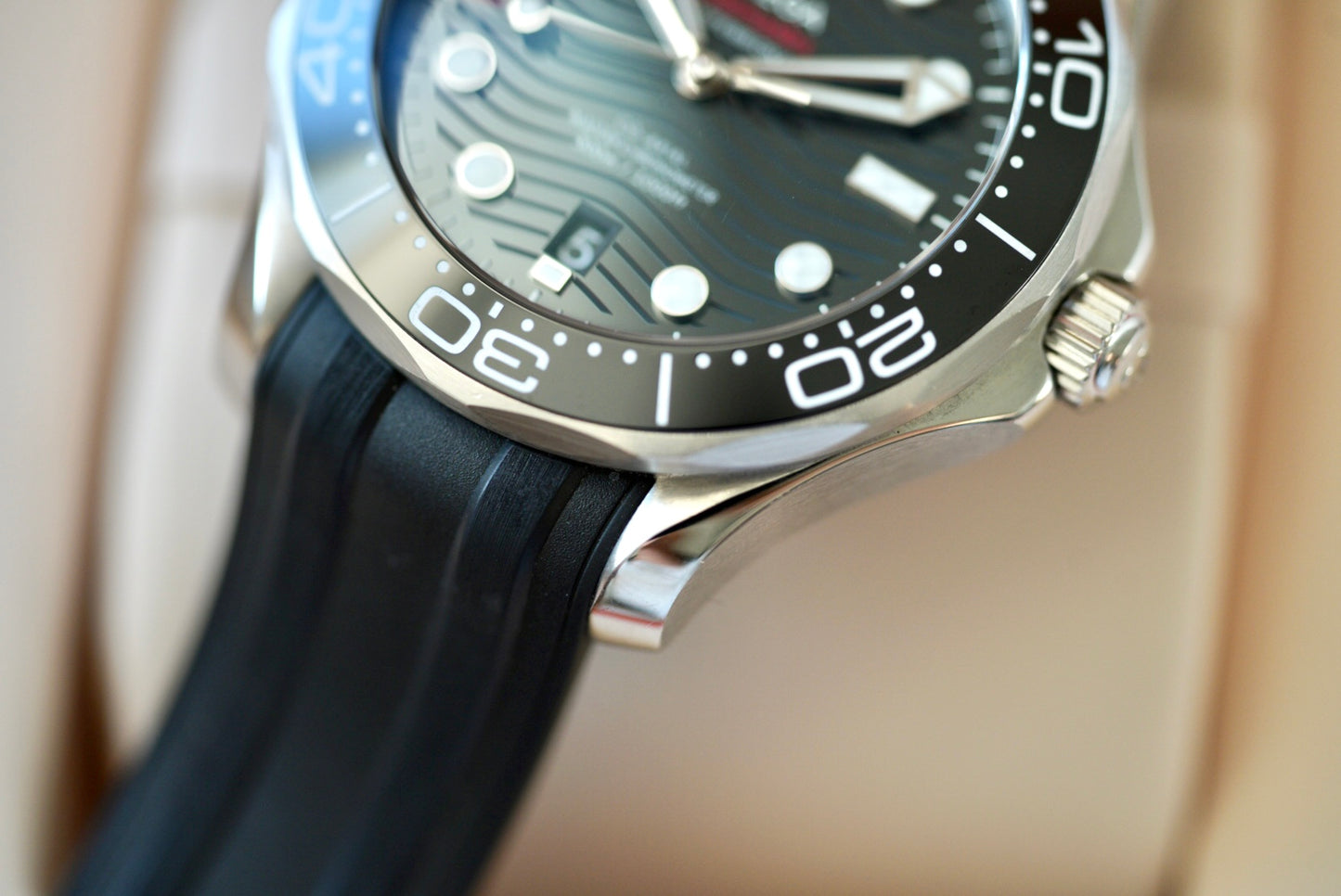 (210.32.42.20.01.001) 2020 Omega Seamaster Diver 300M