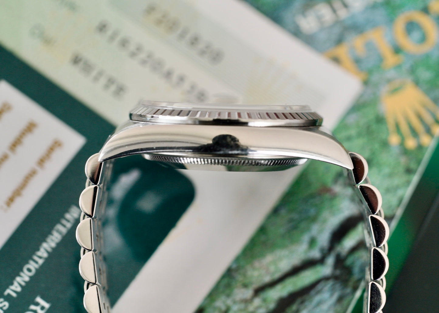 (16220) 2004 Rolex Datejust ‘White Roman’ Engine-Turned Bezel 36mm