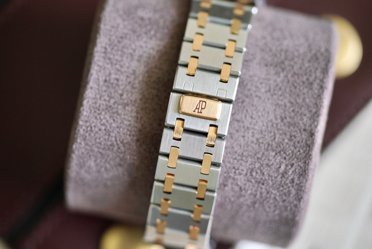 (56303SA) Audemars Piguet Royal Oak 33mm Diamond Champagne Dial Quartz