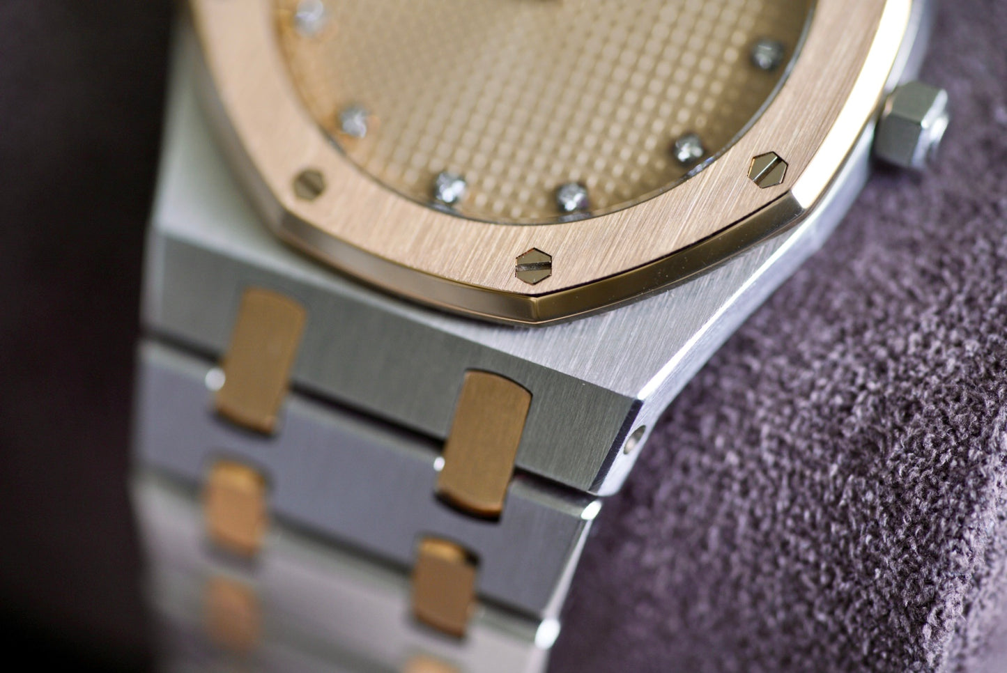 (56303SA) Audemars Piguet Royal Oak 33mm Diamond Champagne Dial Quartz